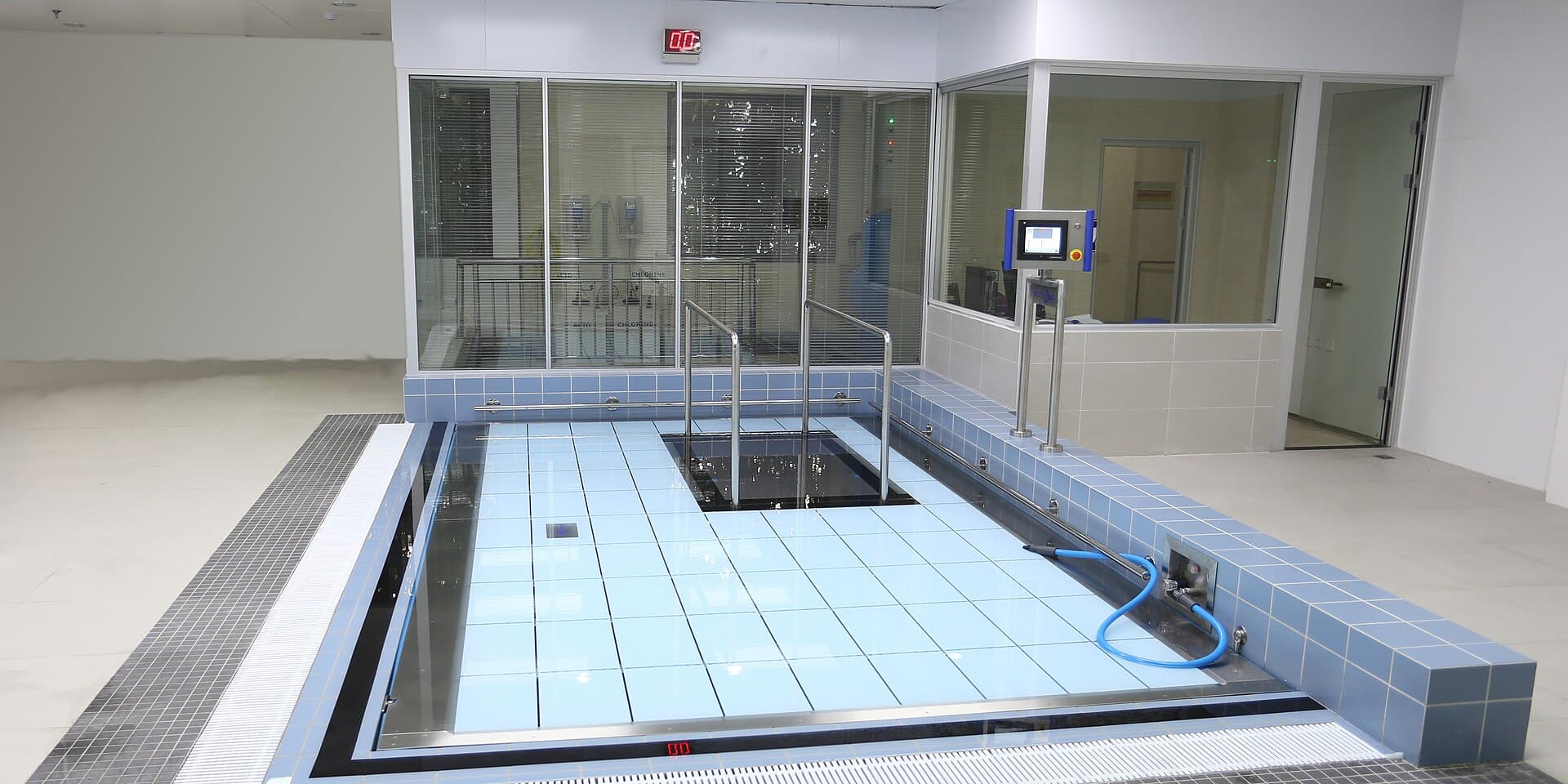 Underwater treadmill on a movable floor in a rehabilitation center pool